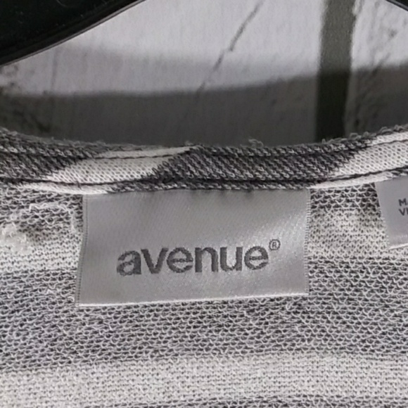 Avenue Hooded Pullover Blouse with Beading 26/28 - Picture 4 of 6